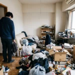 足の踏み場がない部屋
