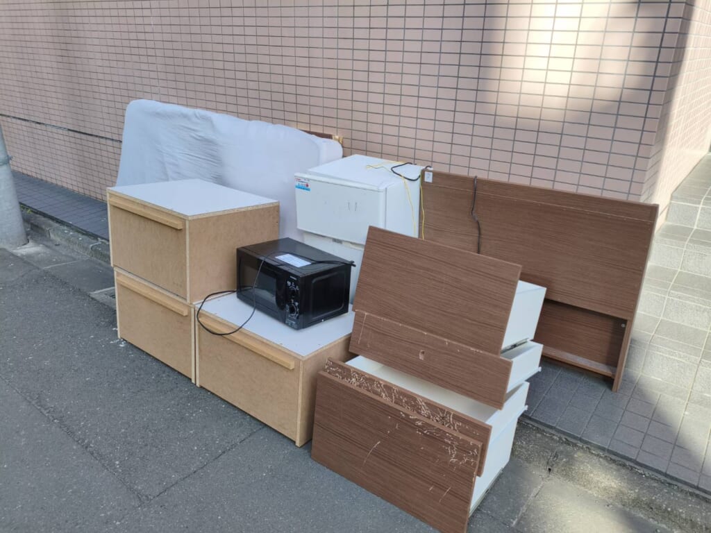 若林区新寺での不用品回収事例ビフォー